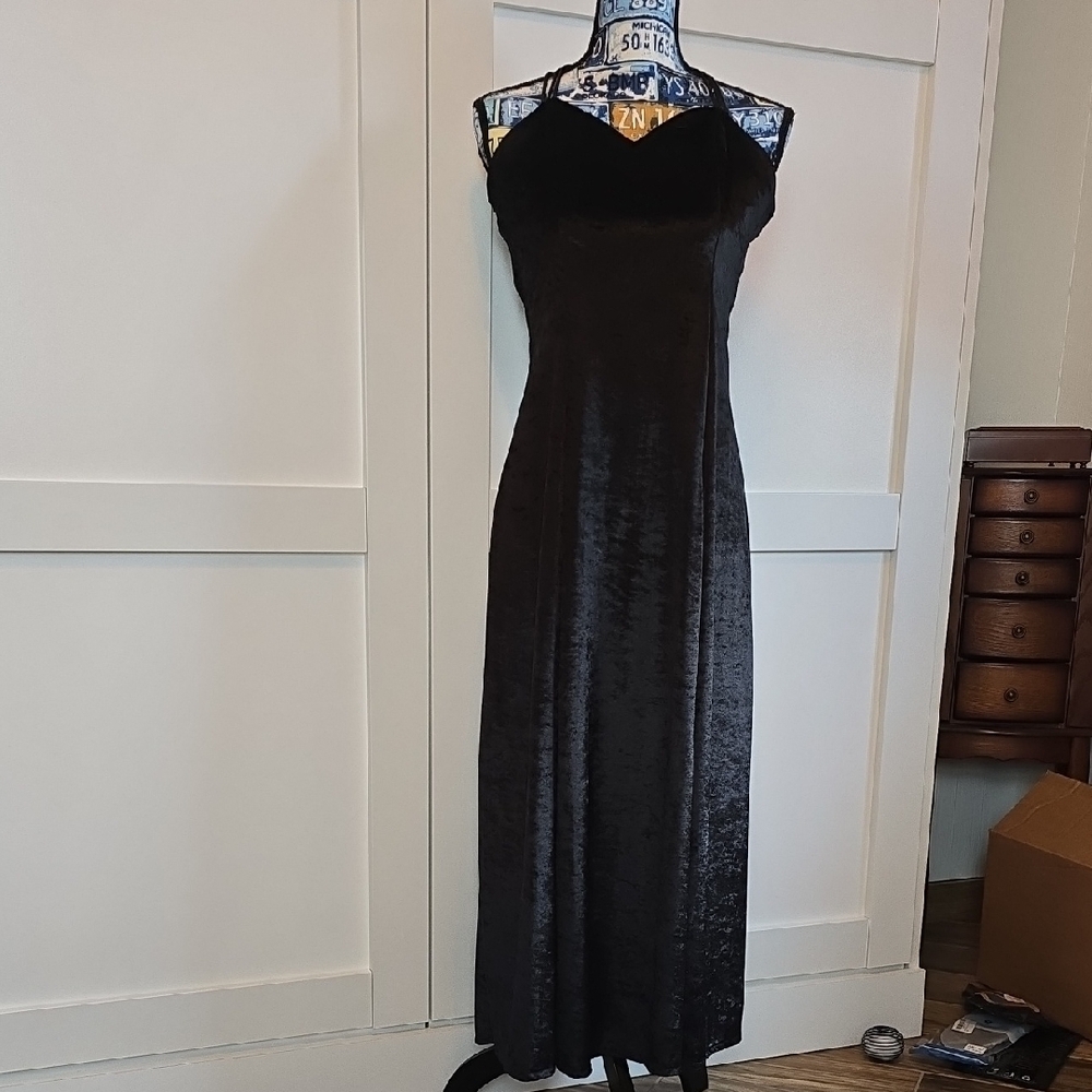 Black Sweetheart Neckline Cocktail Gown